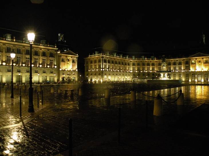  la place de la bourse éclairée